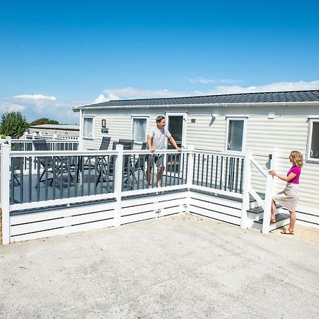 Llanrhidian Holiday Park Hotel Llanmorlais Exterior photo