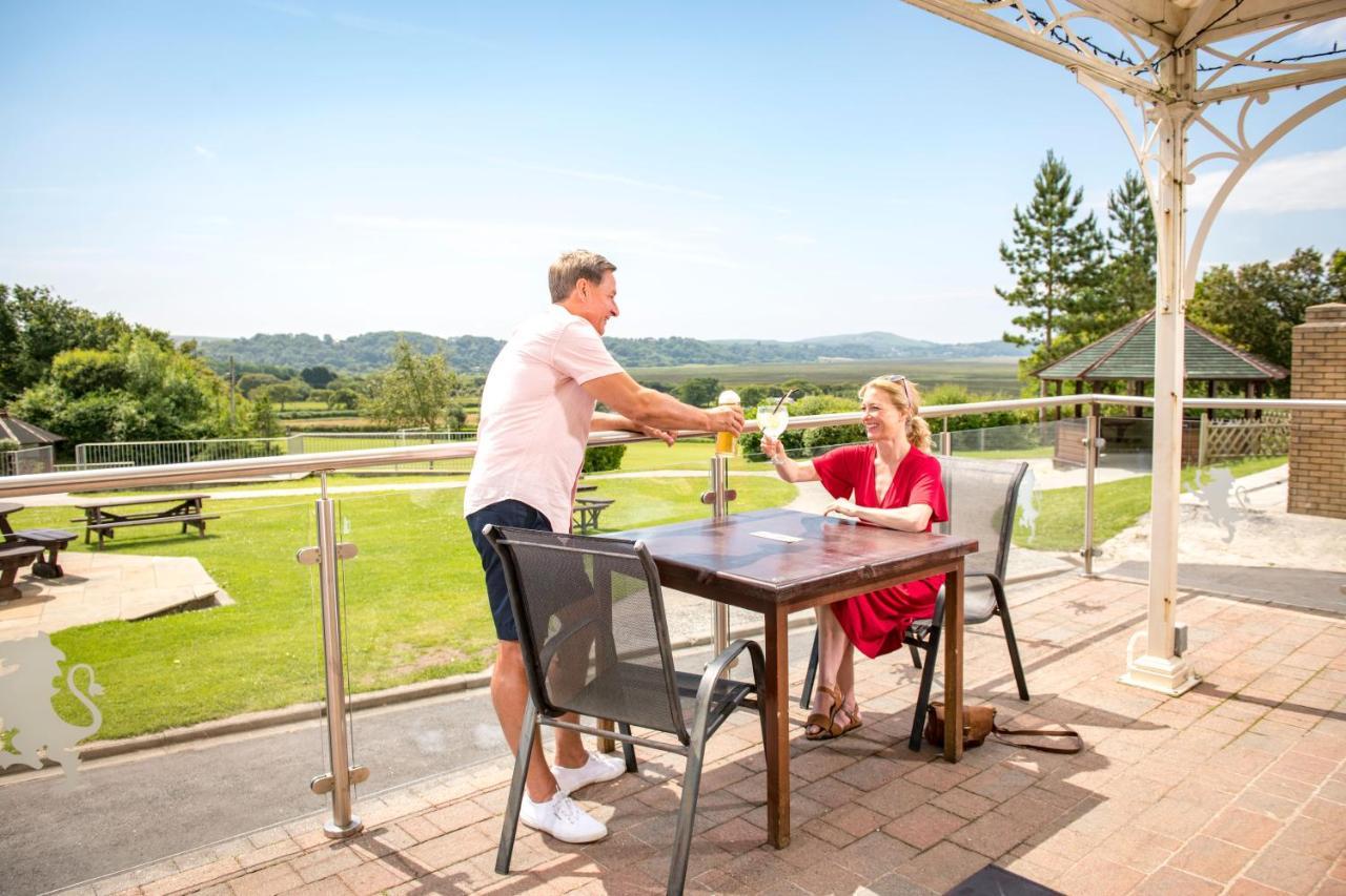 Llanrhidian Holiday Park Hotel Llanmorlais Exterior photo